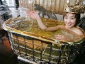 日本展出1.2亿黄金浴盆