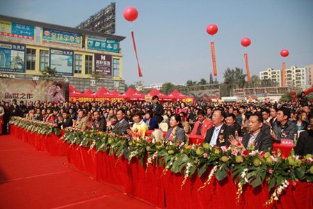 开业庆典的火爆场面