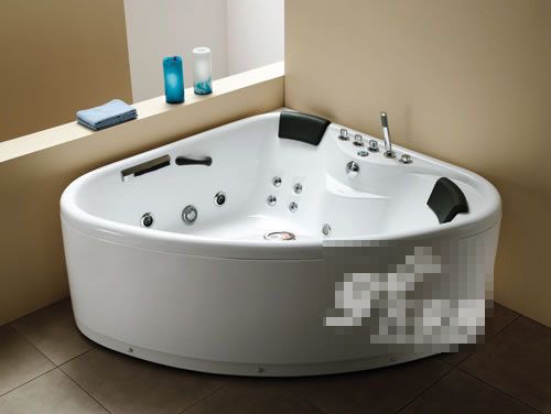 如何挑选卫浴间里的“小床”浴缸