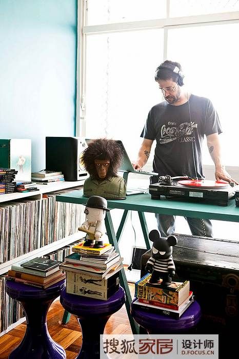 巴西收藏卡通手办的DJ家 个性蓝调的卡通世界 