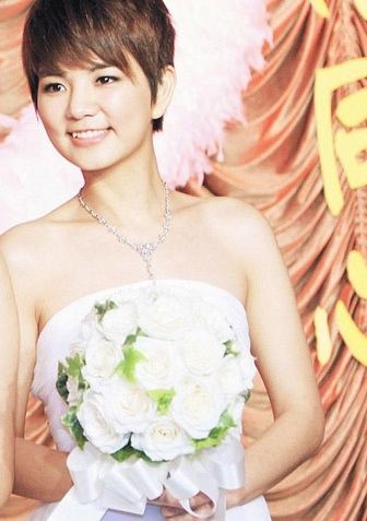 2012明星赶婚潮 红色地板打造甜蜜婚房(组图) 