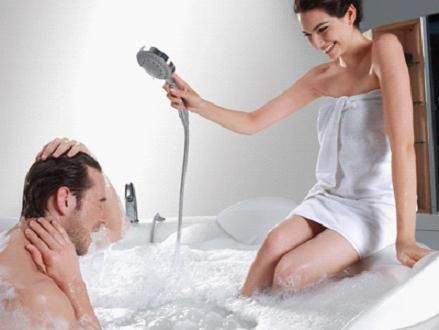 浪漫情人节 让爱在浴缸中满溢