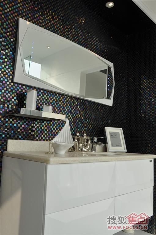 造型别致的卫浴空间 经典的黑白色中尽显奢华 