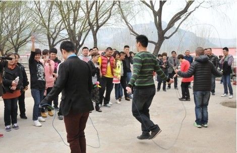 莎蔓莉莎集团行政人员跳绳比赛