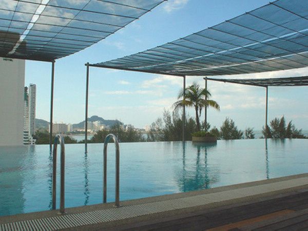 那一抹清凉 迪拜富人区超级奢华泳池大赏 
