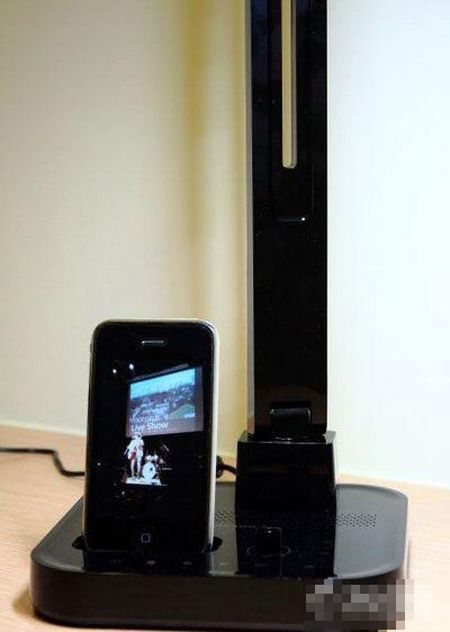iPhone周边：iPhone4S多功能智能台灯 