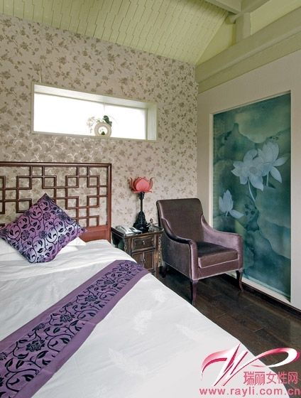 卧室与卫浴之间的荷花图案玻璃隔断墙