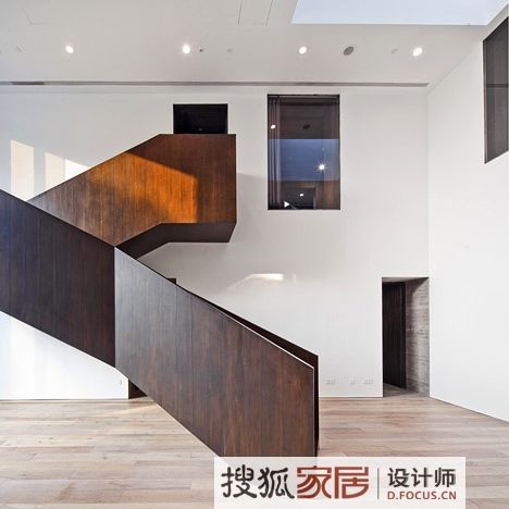 北京英甲俱乐部设计 黑色系的质感空间 