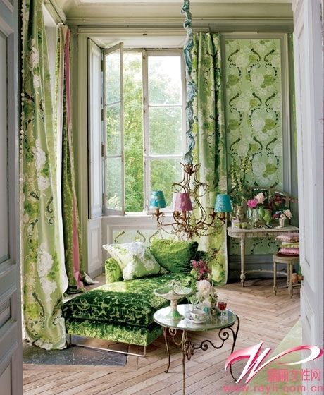 Designers Guild　青绿色印花窗帘搭配同色系印花壁纸