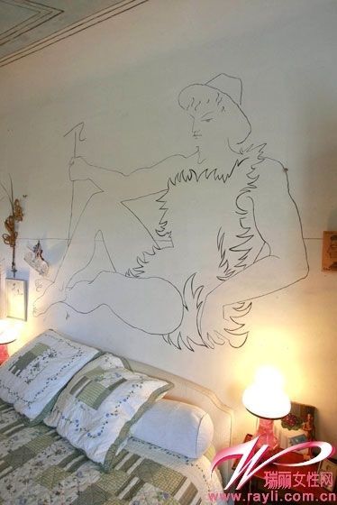 让・谷克多在卧室的墙面上也描绘着神话中的人物
