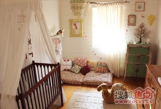 洋溢着温暖气息 温馨幸福的粉色婴儿房 