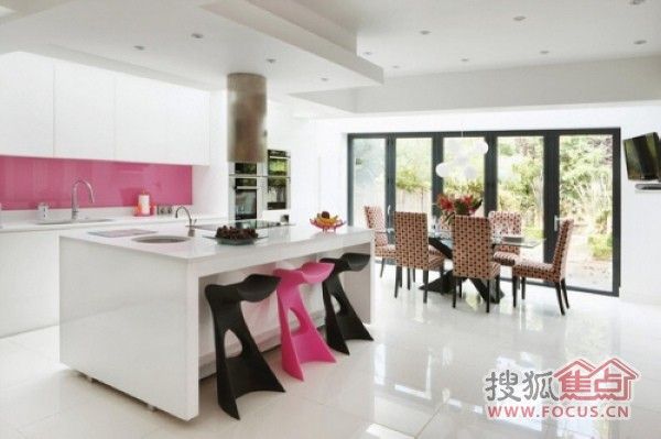 那一抹清凉的颜色 清爽的粉色调浪漫厨房设计 
