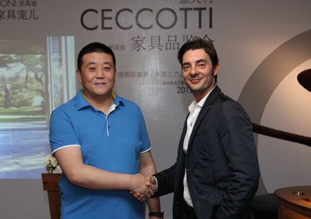 百强国际家居总裁陈晓太和CECCOTTI总经理Cianluca Ceccotti合影留念