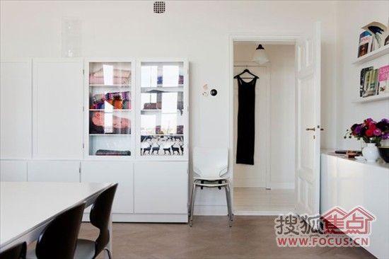 125平米 简洁不空洞的白色现代公寓（图） 
