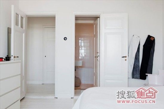 125平米 简洁不空洞的白色现代公寓（图） 