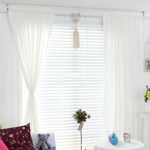素雅简洁的纯白色调，简洁清新的设计，温暖的阳光透进来，让您的客厅或房间更加明亮宽敞，让您的心情更加轻松
