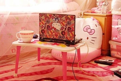 Hello Kitty床上书桌和小靠垫
