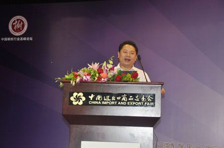 东莞橱柜协会会长佳居乐橱柜董事长李向阳发言