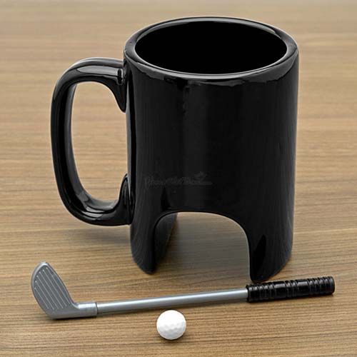办公桌上也可以打高尔夫啦，这个有趣的高尔夫咖啡杯有球又有杆，特别适合那些无聊或无休止的会议，也可以让你在办公室玩一下、短暂的休息
