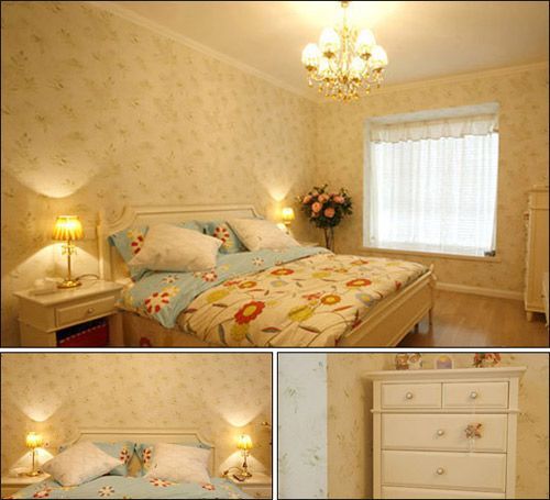 温馨的主卧室，花朵的墙纸跟实木的床都是绝美的搭配。床头没有挂装饰画或者照片，这样也是挺好看的，绿叶墙纸让整个卧室充满韩式田园的气息