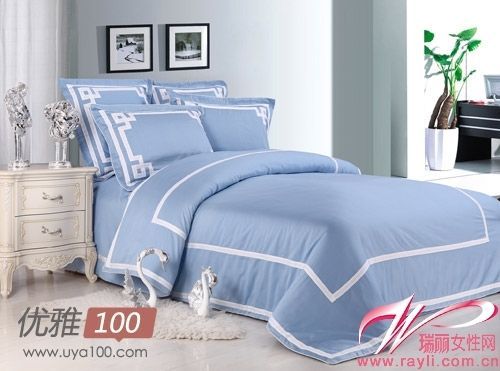 纯粹的蓝色床品轻松营造卧室静谧氛围