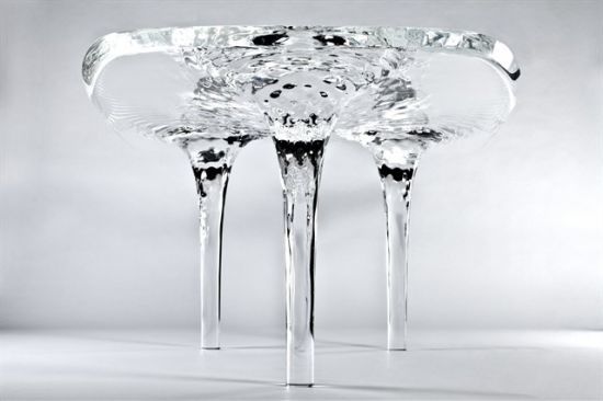 Zaha Hadid设计：轻盈流动的液态冰川桌(图) 