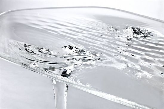 Zaha Hadid设计：轻盈流动的液态冰川桌(图) 