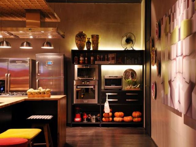 彰显生活品质 巴西舒适宽敞的彩色厨房(图) 