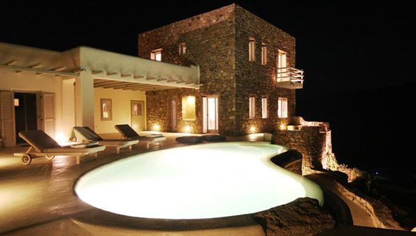 希腊米科诺斯浪漫度假别墅 湖状的泳池旁的豪宅 