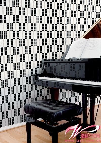 黑色皮质钢琴凳为空间品位提升助力