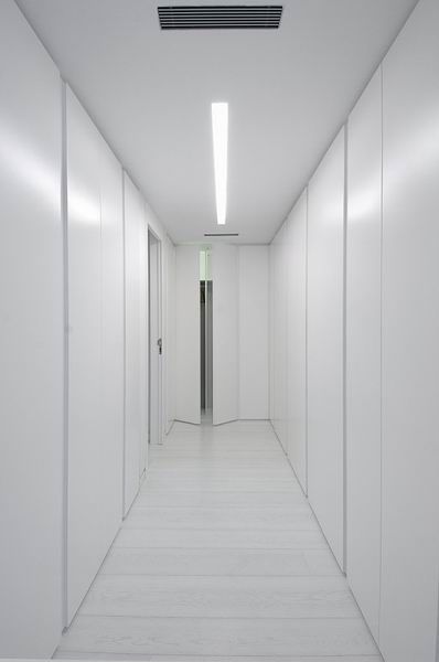夏日清凉升级 白色地板营造简洁气质公寓(图) 