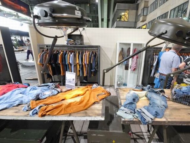 荷兰阿姆斯特丹男装店 木板体现轻松生活态度(图) 