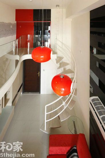39平loft小户型 红白黑演绎时尚前卫(组图) 