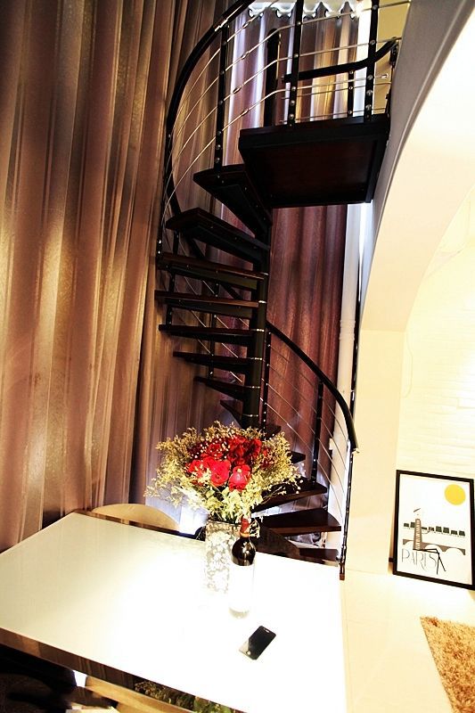 50平时尚摩登loft 餐厅楼梯移置阳台（图） 