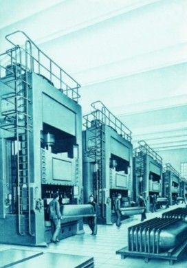 1958年，卡德维启用世界首条浴缸冲压生产线进行生产。