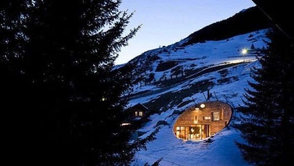 瑞士瓦尔斯温泉秘密 隐匿山中的山洞别墅(图) 