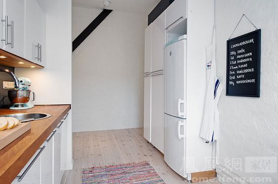 斯堪的纳维亚屋顶公寓 原木地板细节之美（图） 