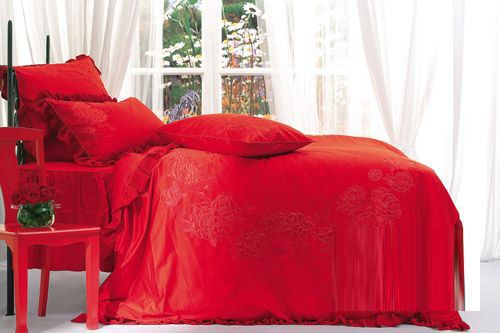 卧室红色装饰 备好迎接节日的休息空间(图) 