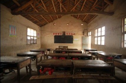 距离武汉市区不到三小时的大悟县明德小学还是二十年前的教室
