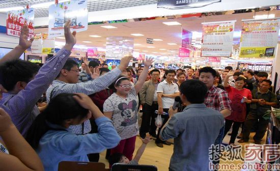 新百家电城砍价活动现场