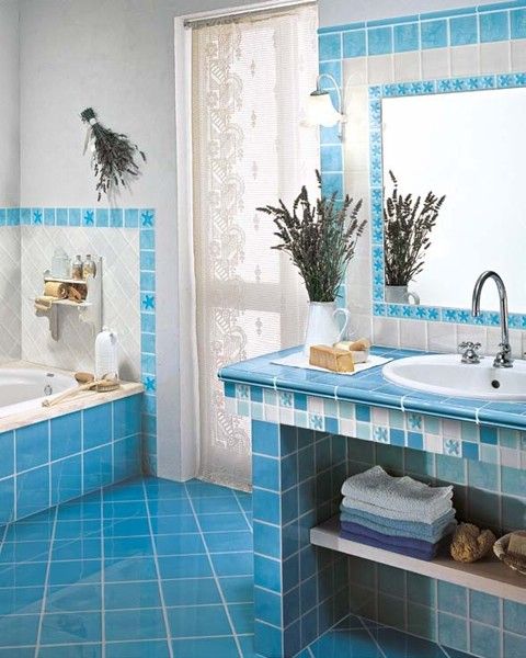 别有洞天的瓷砖色彩搭配 营造一个美丽的浴室 