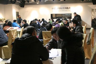 图为：东易日盛2013家装特权预售会现场二