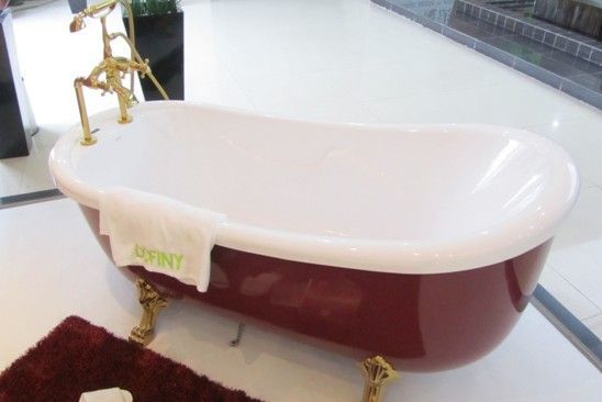 图为：杜菲尼产品型号为DW2723的独立浴缸