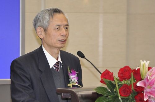 中国房地产业协会副会长朱中一先生致词