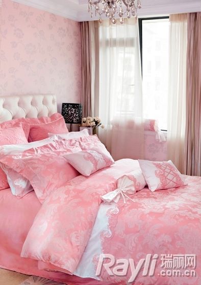 玫瑰粉色床品彰显卧室奢华风格
