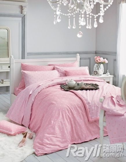 带小波点玫瑰粉色床品带来轻柔浪漫感