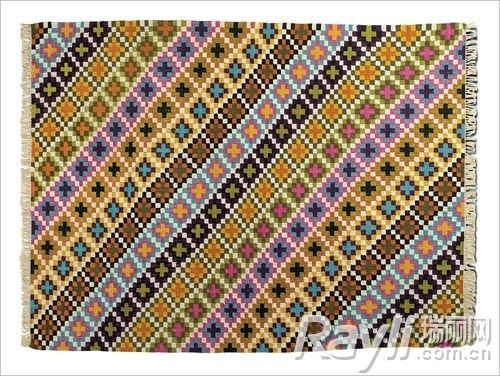 北欧风情　地毯丰富的色彩和细密的图案让人欲罢不能