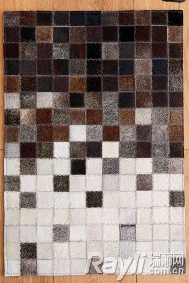 北欧风情　方块地毯不同色调的皮质拼贴很有视觉张力