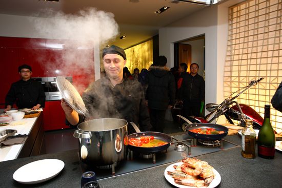 意大利大厨现场烹制意式大餐