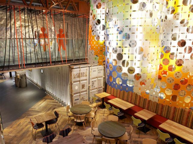 彩绘墙面与复古木质的结合 英国南多餐厅(图) 